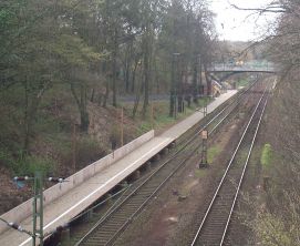 Bahnsteig Richtung Bremen mit der Treppe im Rohbau